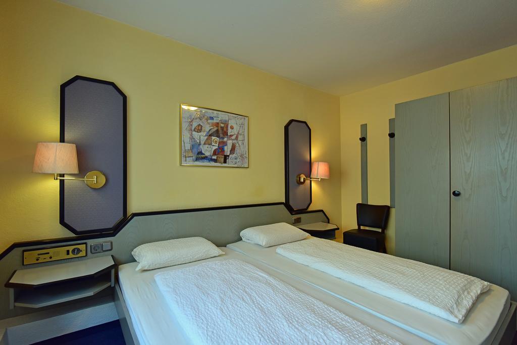 Hotel Wiedenhof Hilden Buitenkant foto